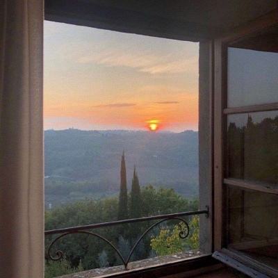 黄金价格大幅上调！银行集体提示风险 投资者陷“去留两难”